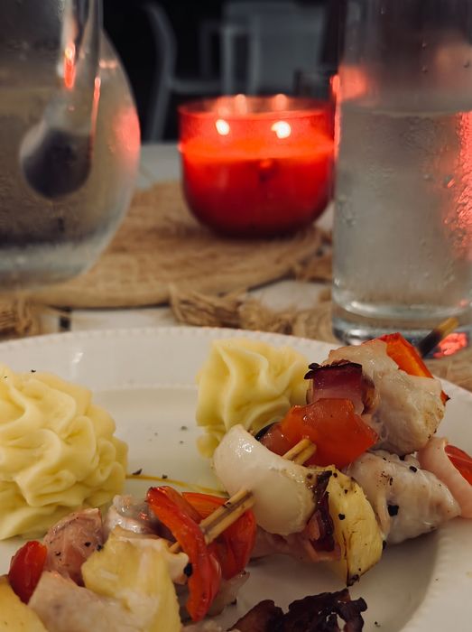 Brochetas con puré a la luz de las velas
